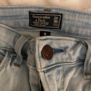 Abercrombie low rise light wash super skinny jeans